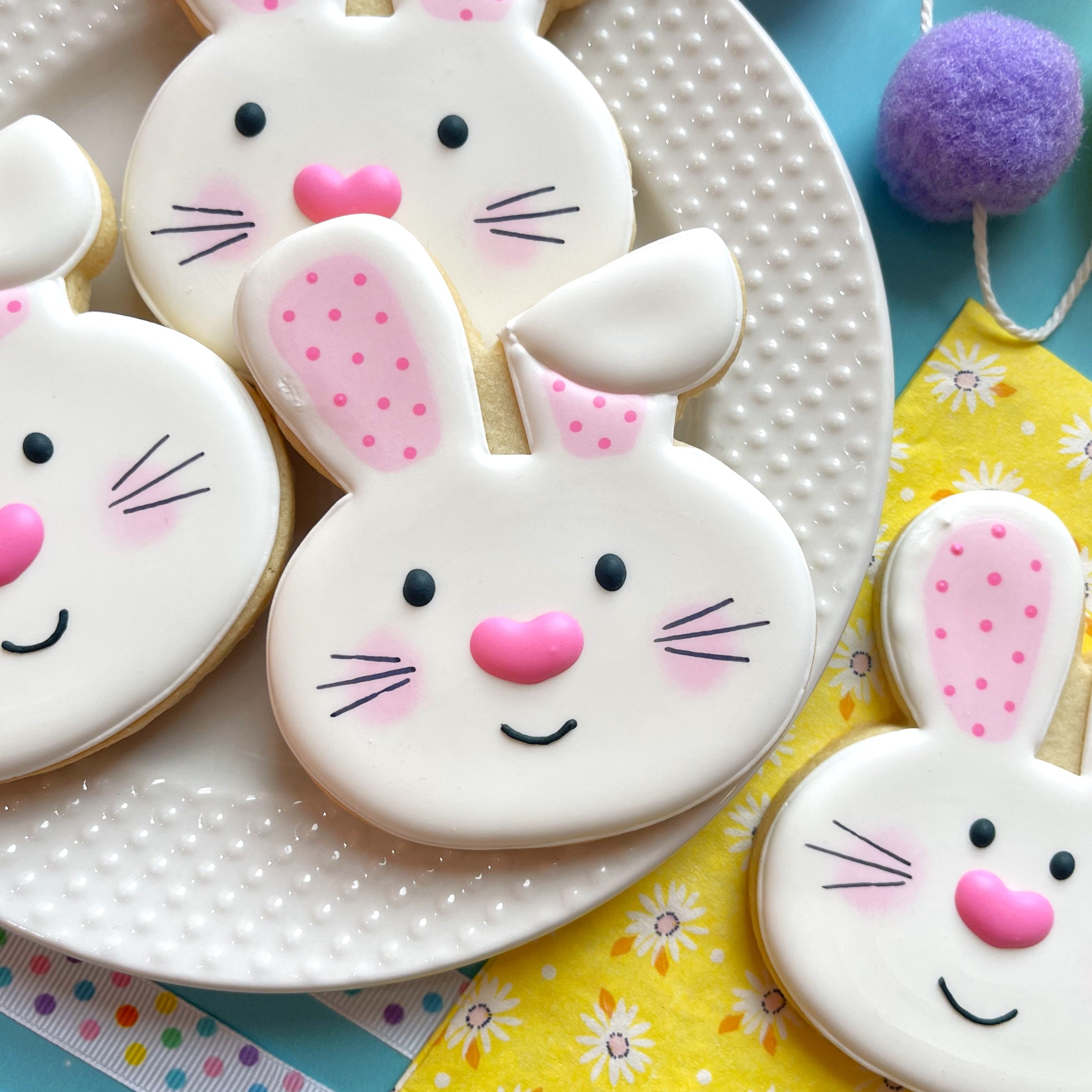  うさぎ bashful biscuit Bunny ビスケット Bunny with Floppy Ear Cookie Cutter – The Flour Box