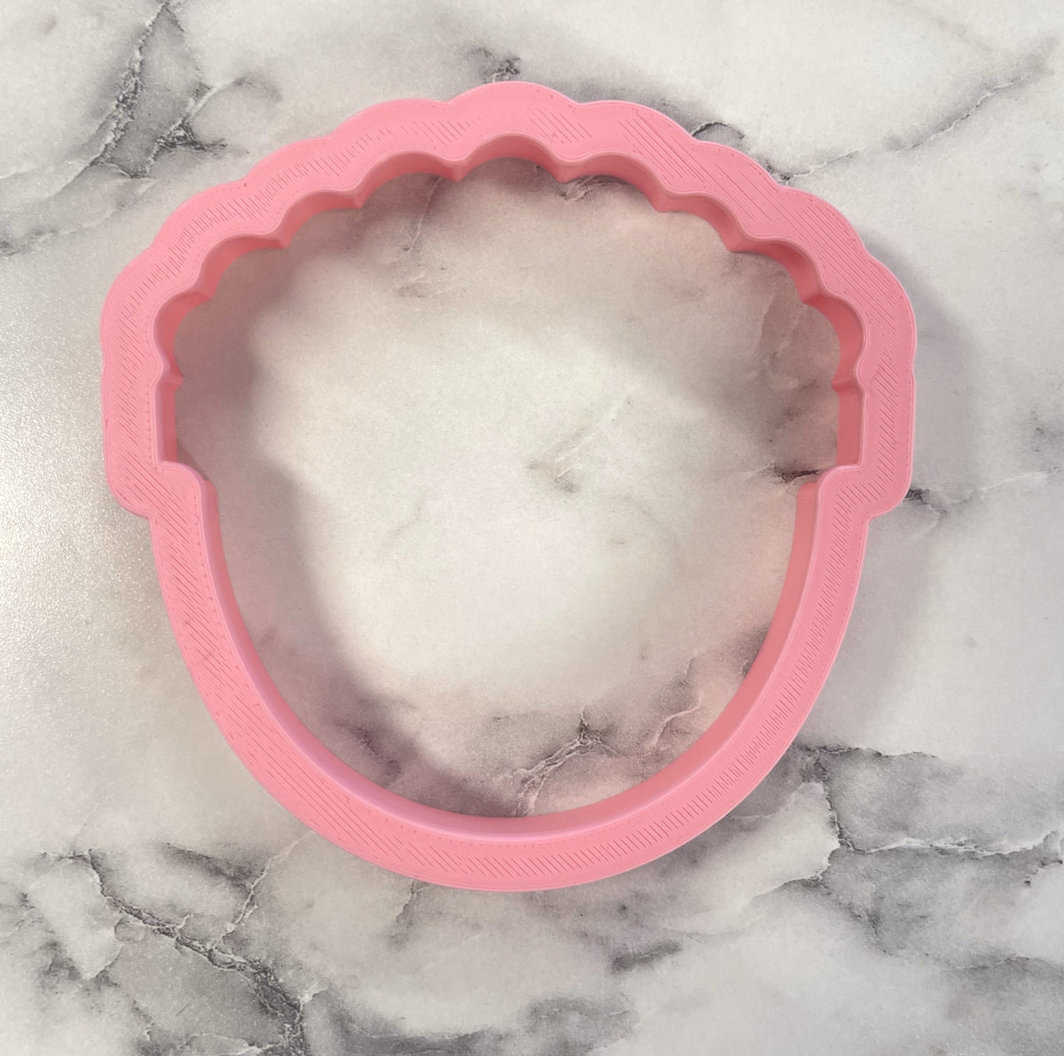 Pink plastic shell-shaped cookie cutter for santa popcorn bowl cookie cutter set for holiday baking