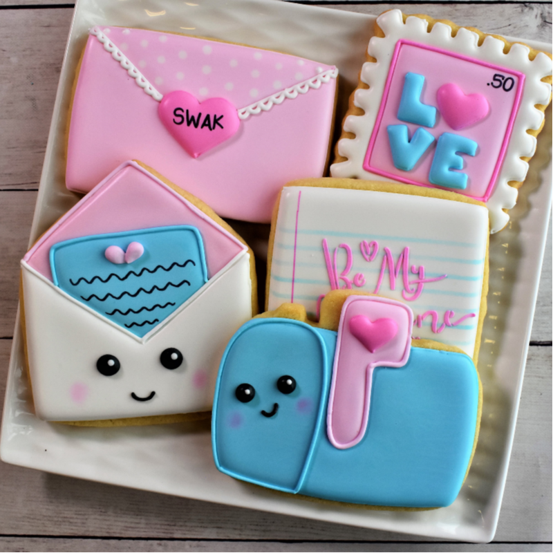 http://flourbox.com/cdn/shop/products/Happy_Valentine_Decorating_Kit_Feature_of_cookies.png?v=1573324218
