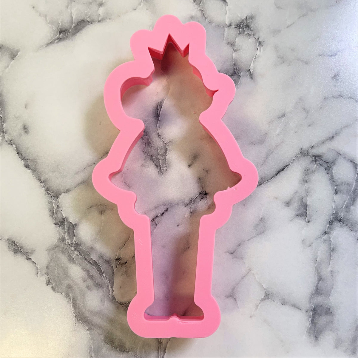 Pink silicone princess cookie cutter with crown shaped for mouse king cookies and baking use