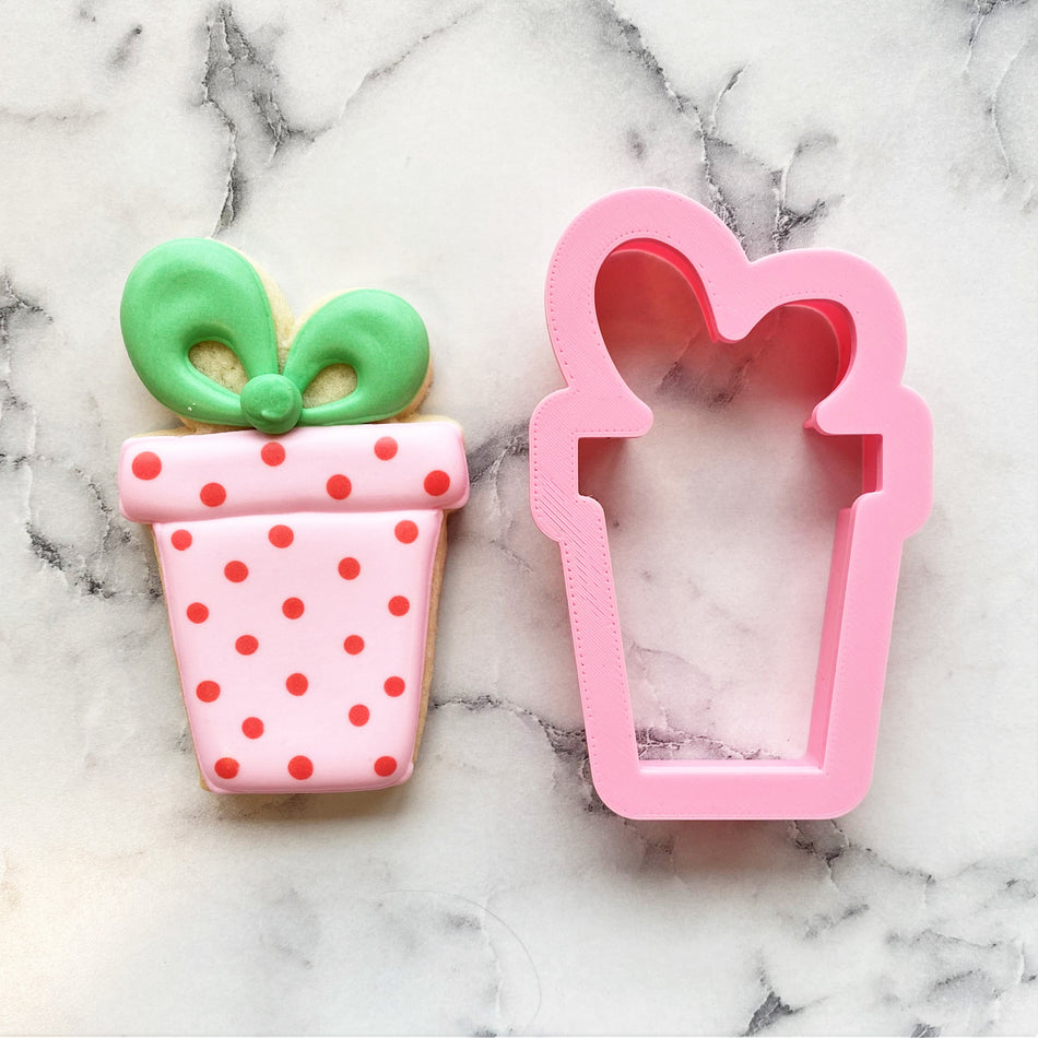 Present with Bow Small Cookie Cutter
