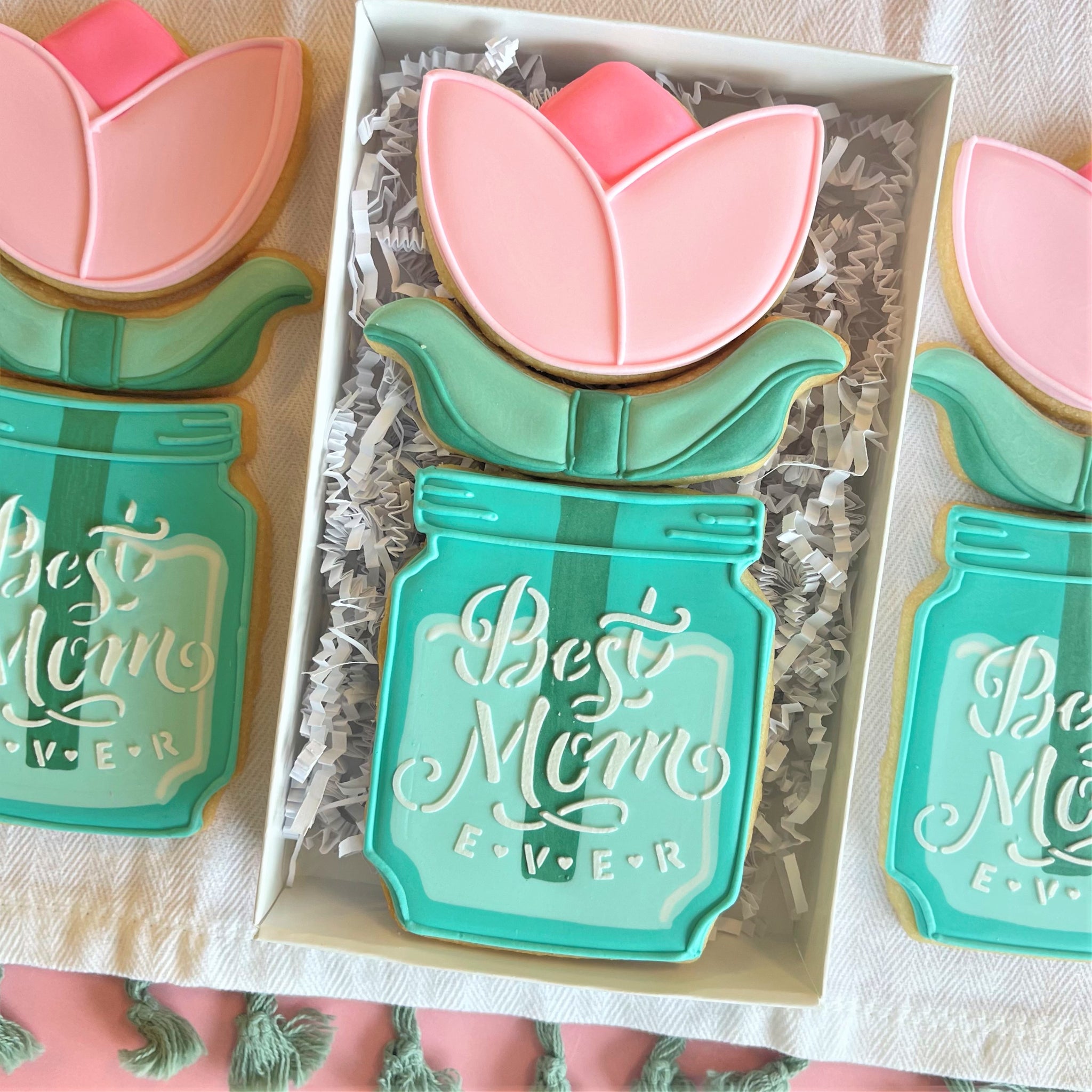 Mason Jar with Flower 3-in-1 Multi-Cookie Cutter