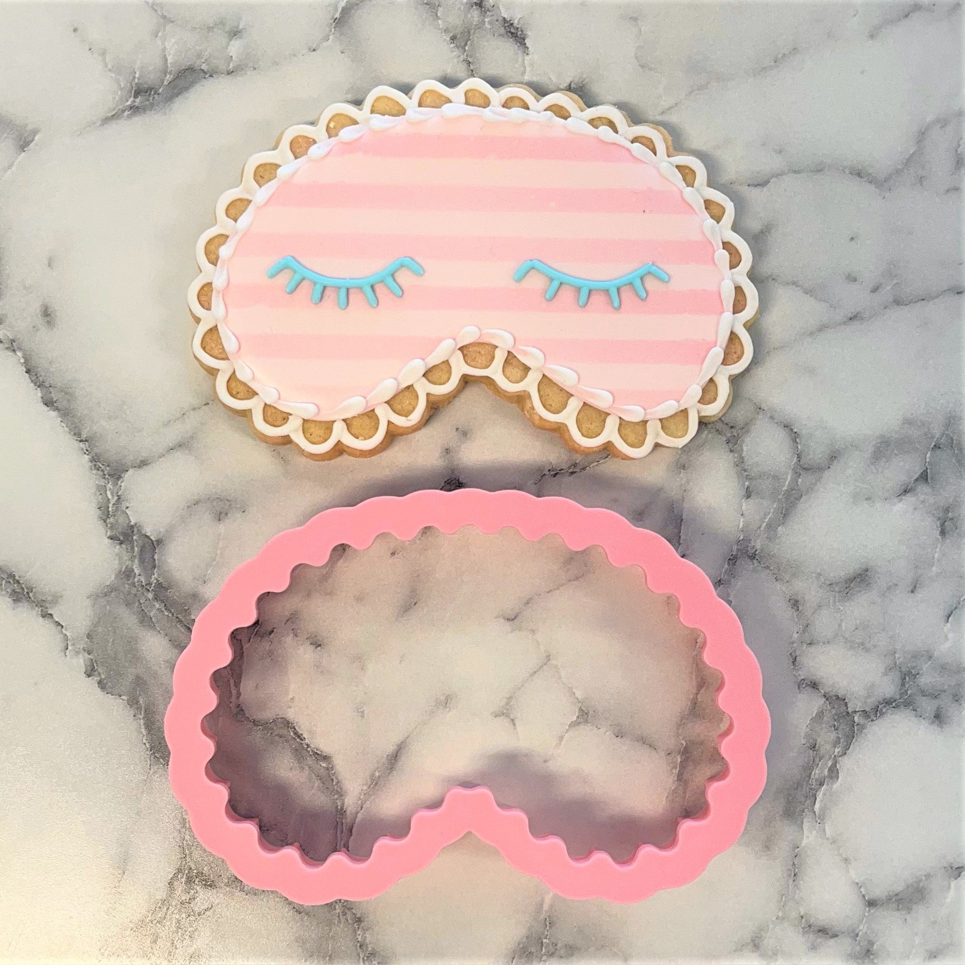 Mardi Mask Cookie Cutter 4.5 in Mardi Mask Cookie Cutter 4.5 in
